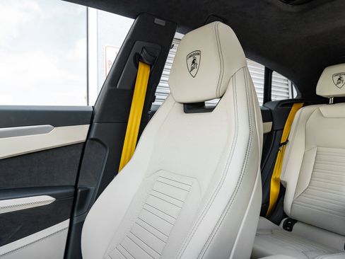 Used 2025 Lamborghini Urus SE image 22