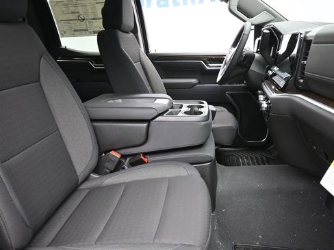 New 2025 GMC Sierra 1500 SLE w/ Preferred Package image 7