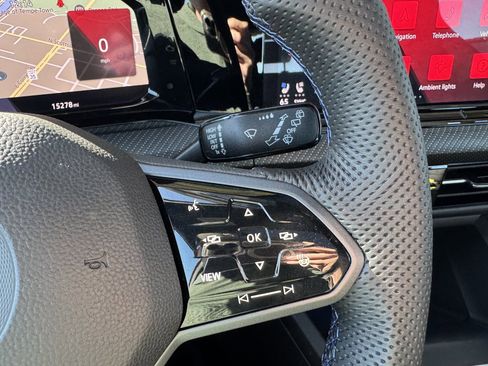 Used 2022 Volkswagen Golf R image 32