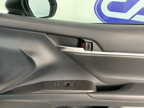 Used 2022 Toyota Camry SE w/ Convenience Package image 37