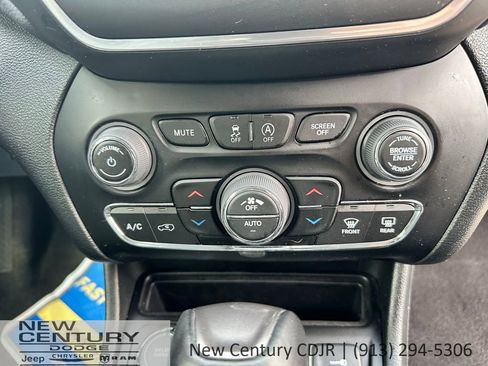 Used 2023 Jeep Cherokee Altitude Lux AWD/4WD image 23