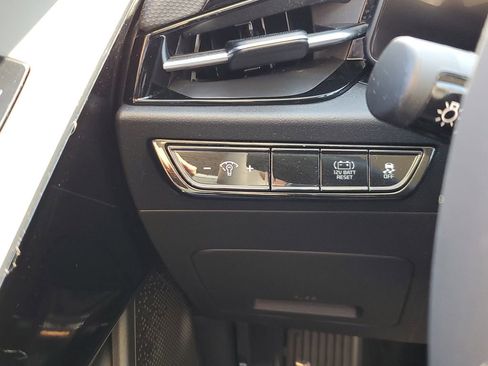 Used 2025 Kia Niro EX image 12