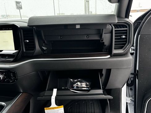 New 2026 GMC Sierra 1500 SLT w/ SLT Premium Package image 11