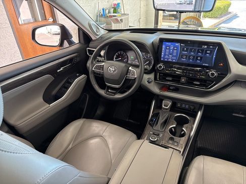 Used 2022 Toyota Highlander Platinum image 51