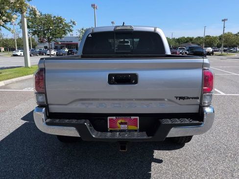 Used 2017 Toyota Tacoma TRD Off-Road w/ Tow Package (A/T) AWD/4WD image 5