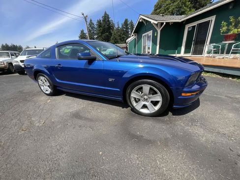 Used 2006 Ford Mustang GT RWD image 3