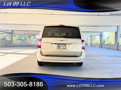 Used 2013 Chrysler Town & Country Touring FWD image 15