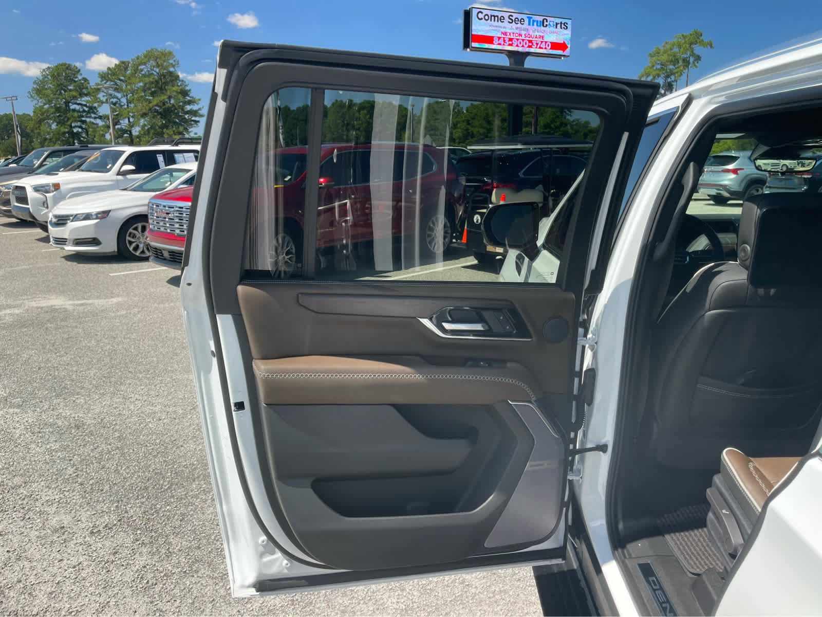 Used 2026 GMC Yukon XL Denali Ultimate AWD/4WD image 19