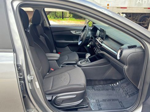 Used 2022 Kia Forte LXS FWD image 14