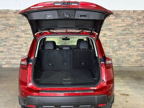Certified 2025 Nissan Rogue SV w/ SV Premium Package FWD image 8
