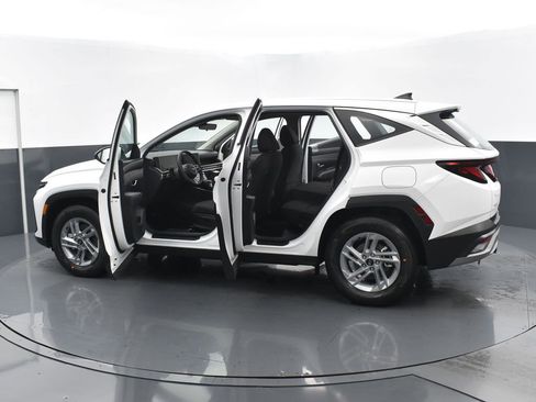 Used 2025 Hyundai Tucson SE image 30