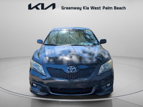 Used 2011 Toyota Camry SE image 2
