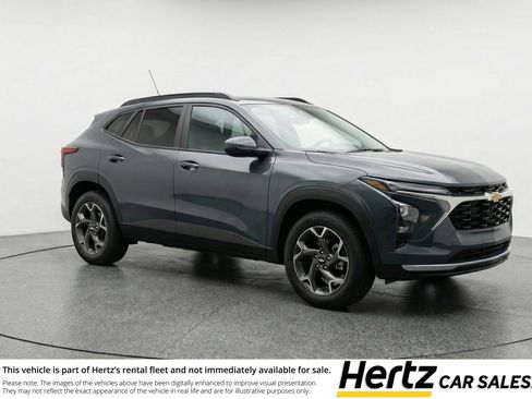 Used 2025 Chevrolet Trax LT image 1