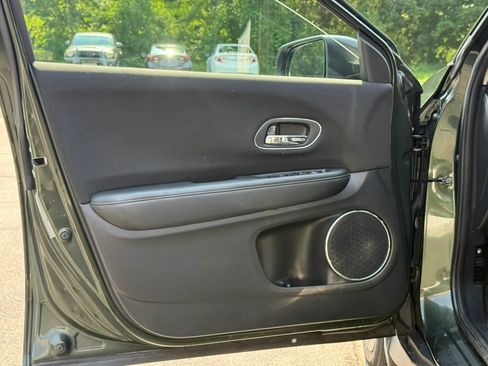 Used 2018 Honda HR-V EX image 10