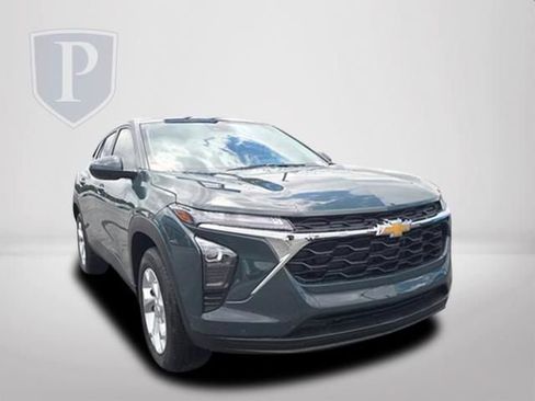 New 2026 Chevrolet Trax LS w/ LS Convenience Package FWD image 14