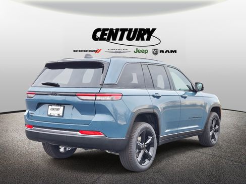 New 2026 Jeep Grand Cherokee Limited w/ Limited Altitude Package AWD/4WD image 4