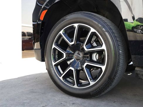 Used 2024 Chevrolet Suburban RST w/ Luxury Package AWD/4WD image 67