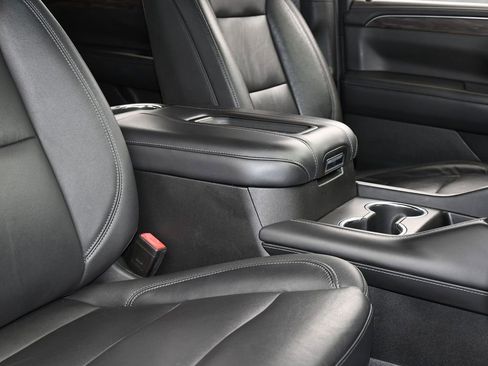 Used 2021 Chevrolet Suburban LT image 47