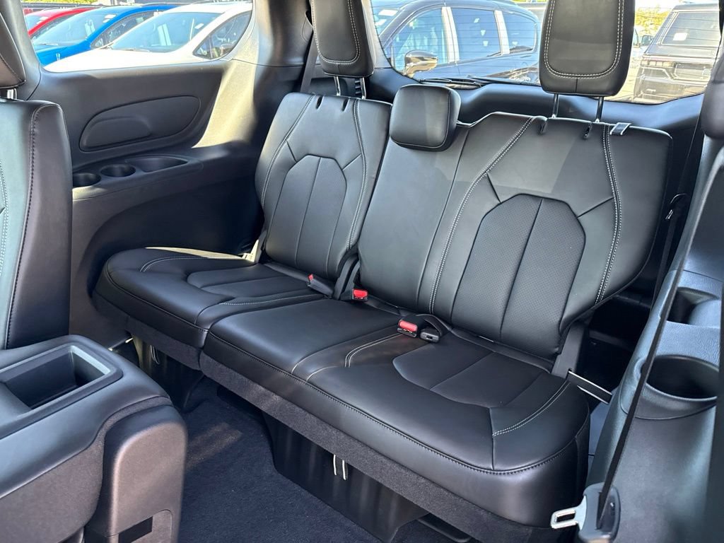 New 2027 Chrysler Pacifica Select FWD image 21