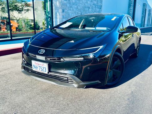Used 2023 Toyota Prius LE FWD image 3