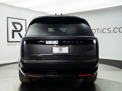 Used 2025 Land Rover Range Rover SE AWD/4WD image 14