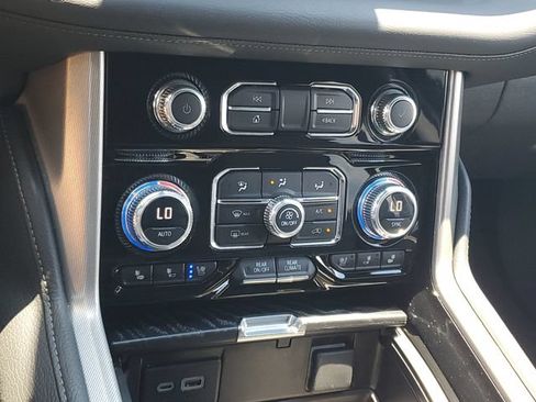 Used 2023 GMC Yukon Denali AWD/4WD image 18