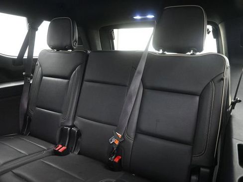 Used 2023 GMC Yukon XL SLT AWD/4WD image 20