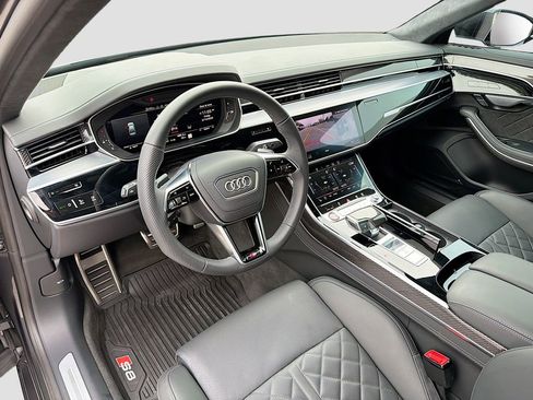 Used 2025 Audi S8 image 30