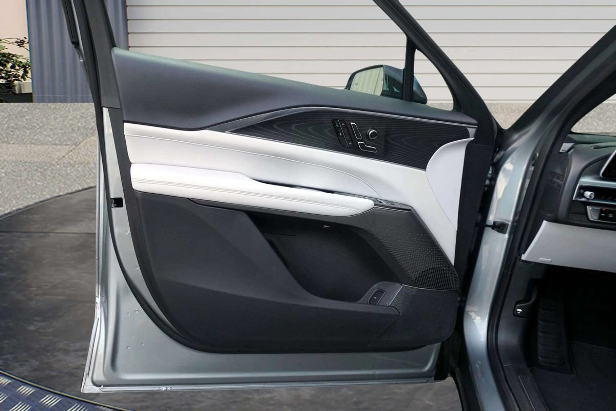 Used 2024 Cadillac Lyriq Luxury RWD image 15