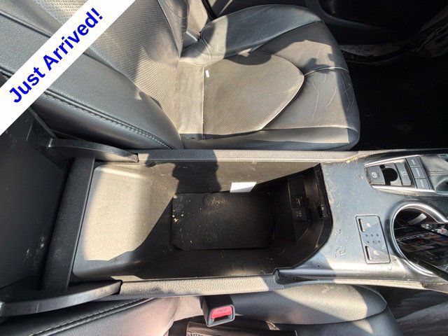 Used 2020 Toyota Camry XSE FWD image 24