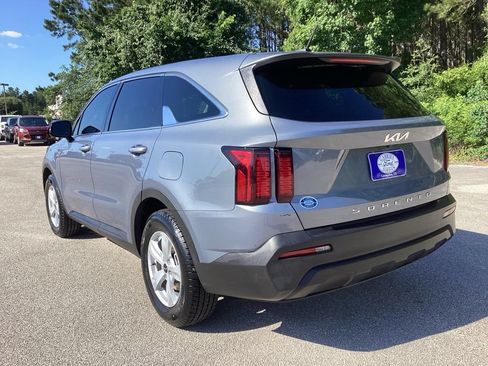Used 2022 Kia Sorento LX FWD image 9