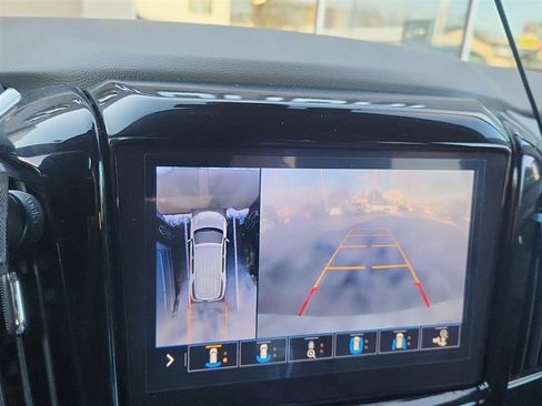 Used 2020 Chevrolet Traverse LT w/ LT Premium Package image 17