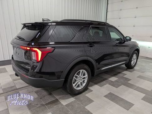 Used 2025 Ford Explorer Active AWD/4WD image 4