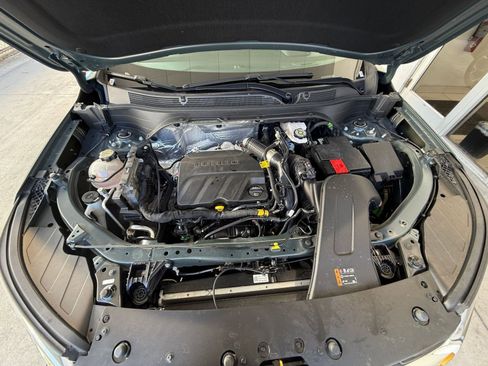 Used 2025 Chevrolet Trax LT image 32