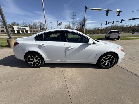 Used 2017 Buick Regal Sport Touring FWD image 4
