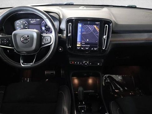 Used 2021 Volvo XC40 T5 R-Design image 22