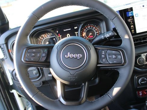 New 2025 Jeep Gladiator Mojave image 13