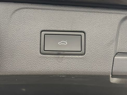 Used 2024 Volkswagen Atlas SEL AWD/4WD image 30