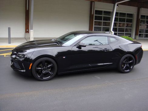 Used 2017 Chevrolet Camaro LT RWD image 1