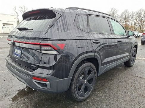 New 2026 Volkswagen Taos SE image 4