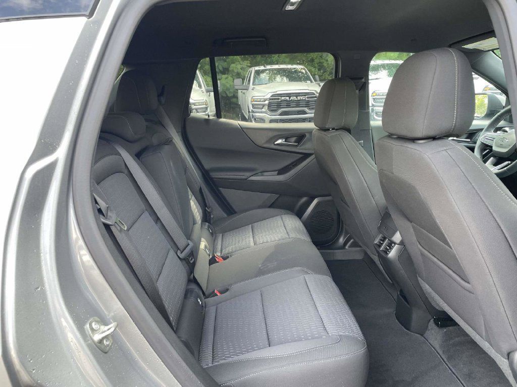 Used 2026 Chevrolet Equinox LT w/ Midnight Edition FWD image 17