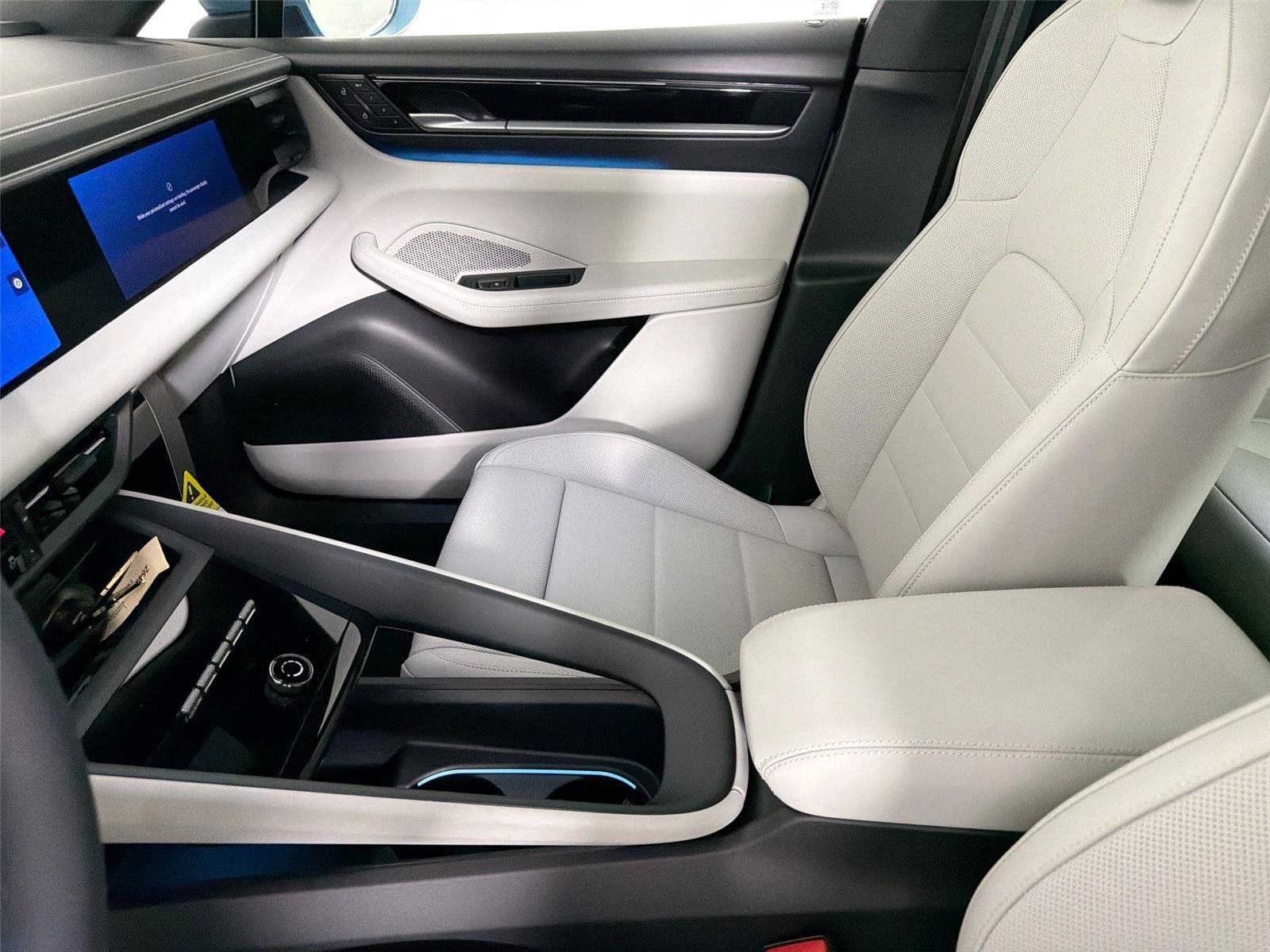 Certified 2026 Porsche Macan Electric RWD image 30