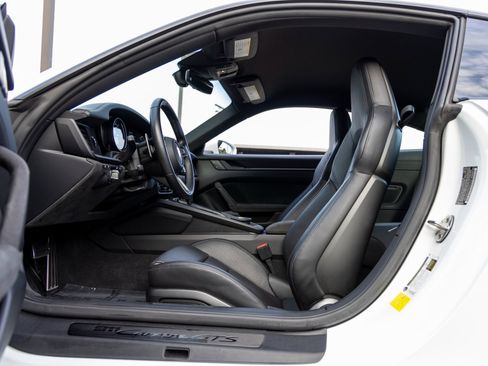 Certified 2024 Porsche 911 Carrera GTS image 25
