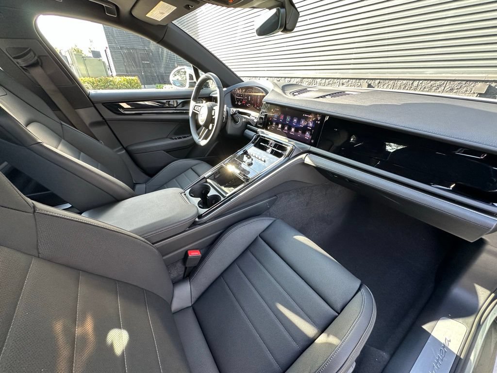 Used 2026 Porsche Panamera w/ Premium Package RWD image 39