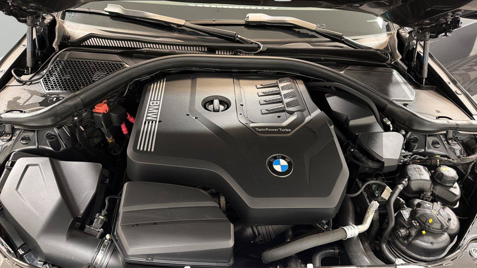 Used 2022 BMW 330i Sedan w/ Premium Package 2 RWD image 9