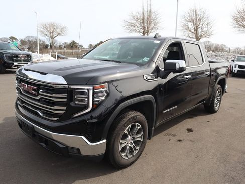 Used 2025 GMC Sierra 1500 SLT image 7