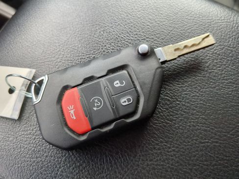 Certified 2023 Jeep Wrangler Unlimited Sport image 33