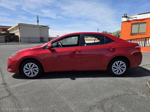 Used 2018 Toyota Corolla LE FWD image 2