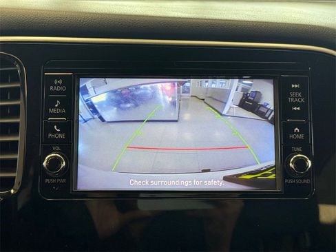 Used 2020 Mitsubishi Outlander ES image 19