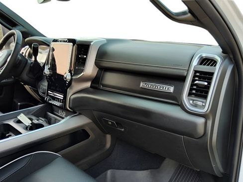 Used 2025 RAM 3500 Laramie AWD/4WD image 40